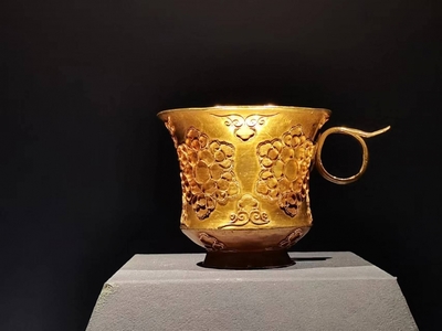 陜西何家村窖藏文物展煥新 珍稀金銀制品閃耀陜歷博，穿越千年領略大唐風華